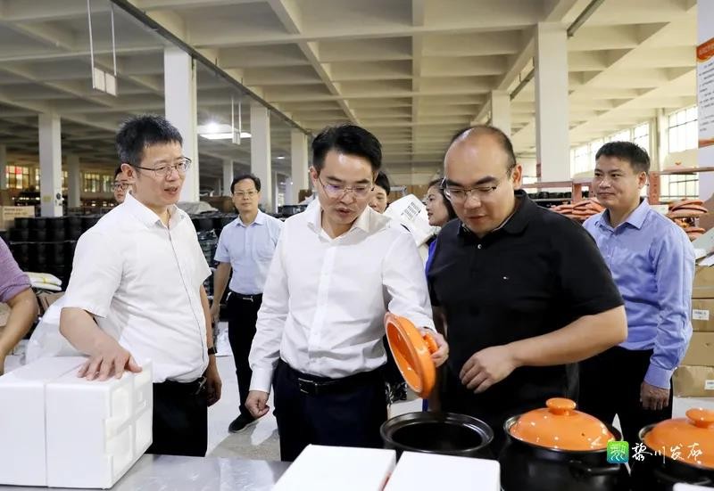 市委常委统战部长郭新春深入我县调研指导统战工作