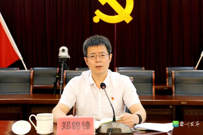 郑锦锋在会上指出,新冠肺炎疫情防控和疫苗接种两项工作是当前的中心