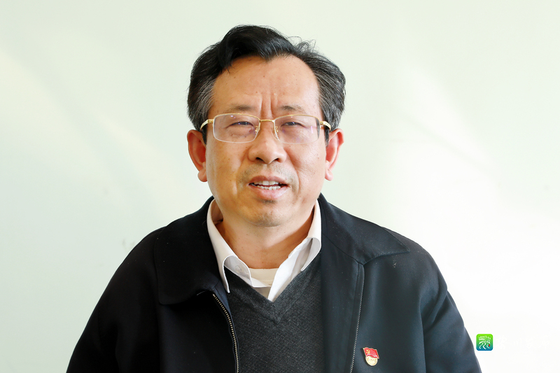 县委书记聂仕雄深入县融媒体中心调研