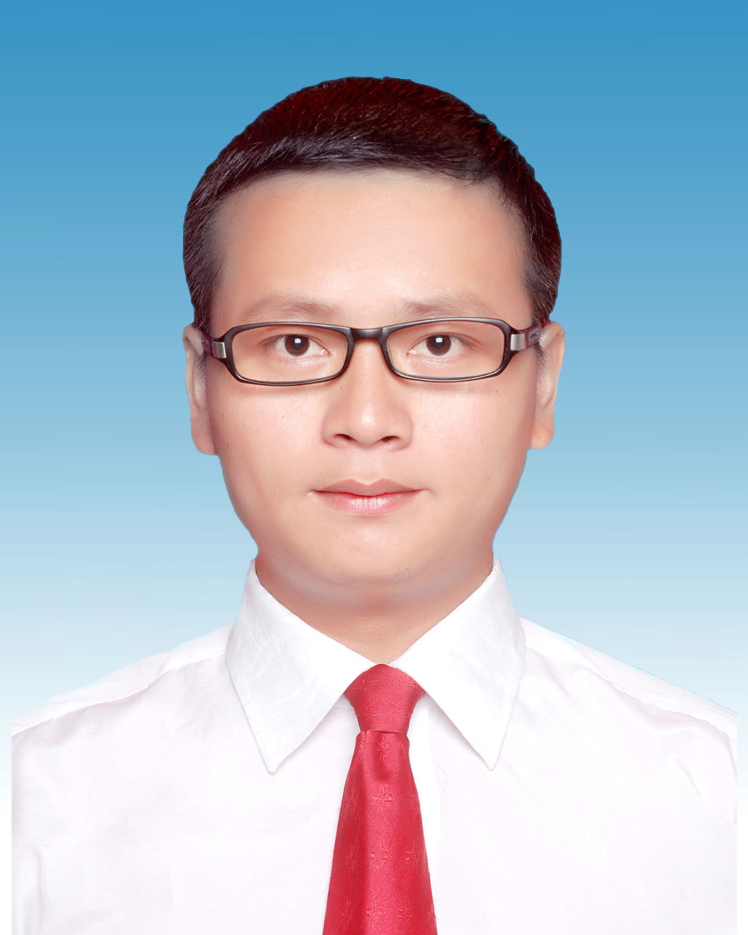 镇政府全面工作 ;洵口镇党委副书记,镇长曾雪华主持镇党委全面工作