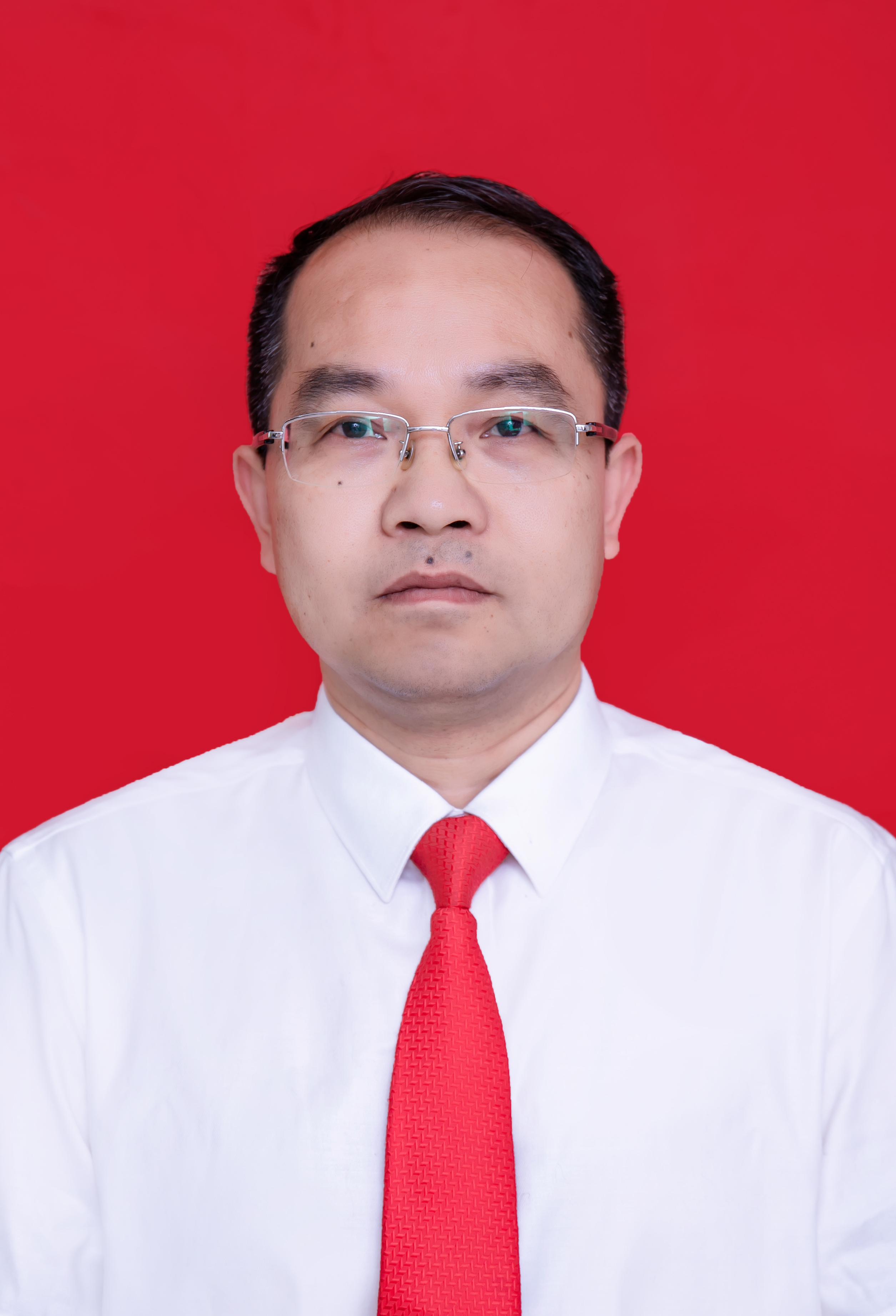 男,汉族,1970年9月出生,江西黎川人,中共党员,大专学历,现任黎川县