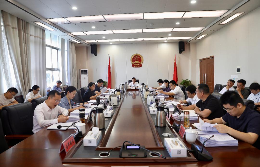 县政府十八届第76次常务会议召开