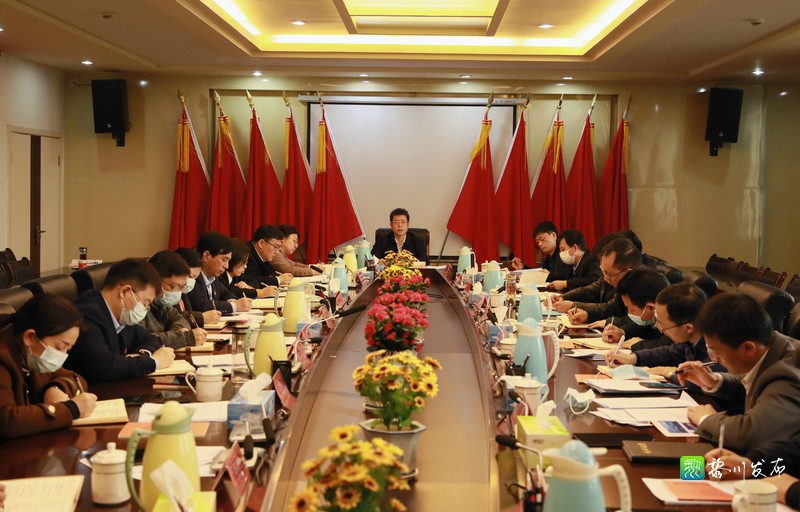 六次全会精神和"两个确立"的决定性意义,深刻汲取肖毅等案警示教训