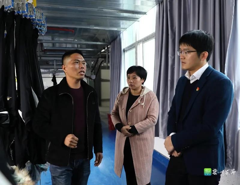 黎川县人民政府 工作动态 万国辉深入挂点社区,企业调研并宣讲党的