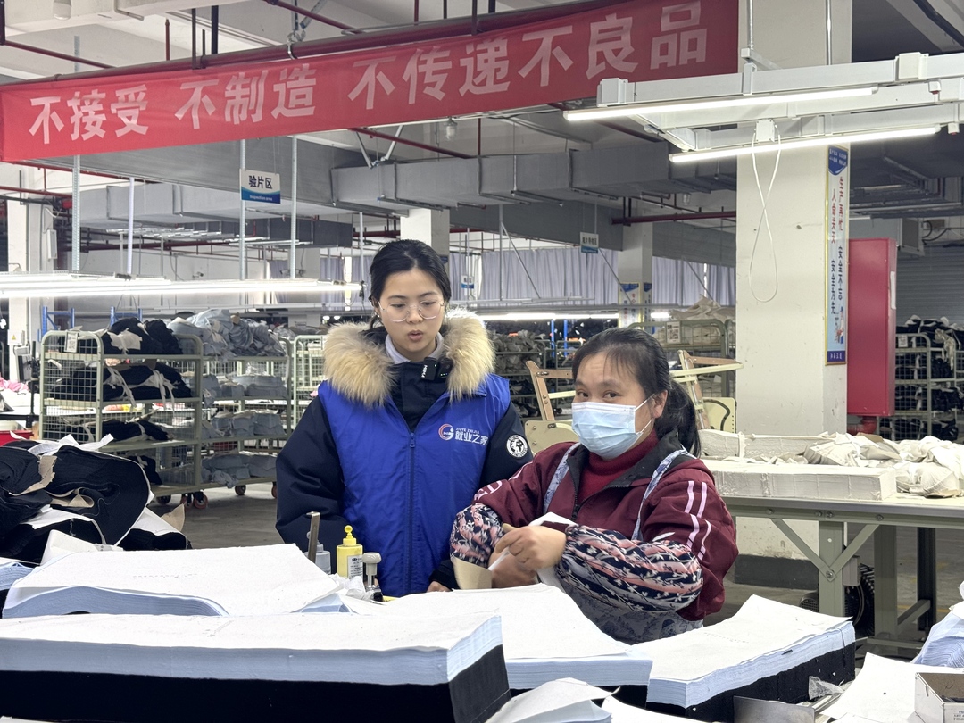 黎川：“沉浸式”入企探岗 让工作触“屏”可及