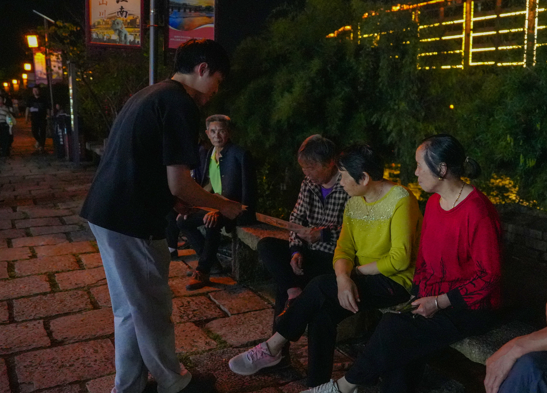 一边看戏，一边“涨知识”——黎川校场变身“理剧场”