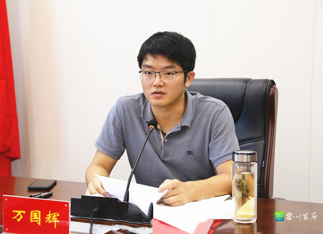 代县长,县征兵领导小组组长万国辉出席会议并讲话.