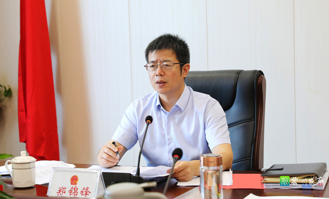 县长郑锦锋主持召开2021年县政府第七次常务会