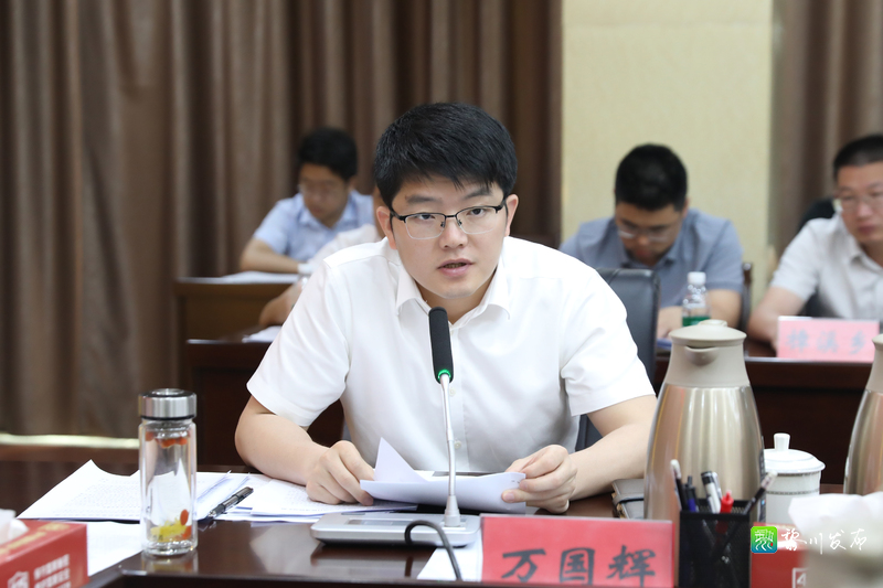 >要闻动态>黎川要闻>万国辉强调,思想行动要更加聚焦.