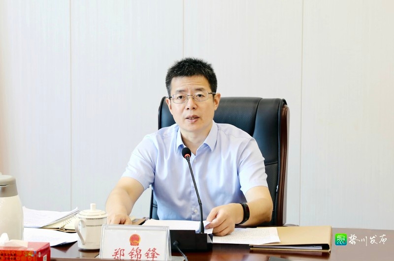 县长郑锦锋主持召开2021年县政府第六次常务会
