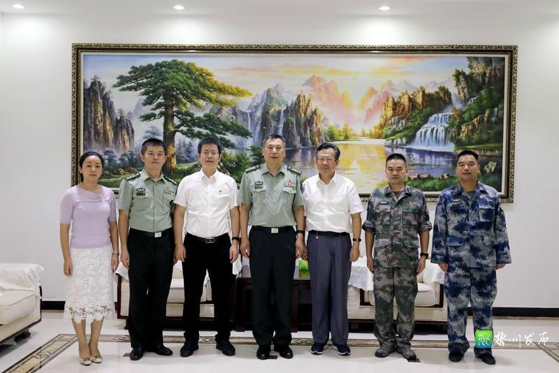 八一前夕聂仕雄郑锦锋走访慰问抚州军分区官兵