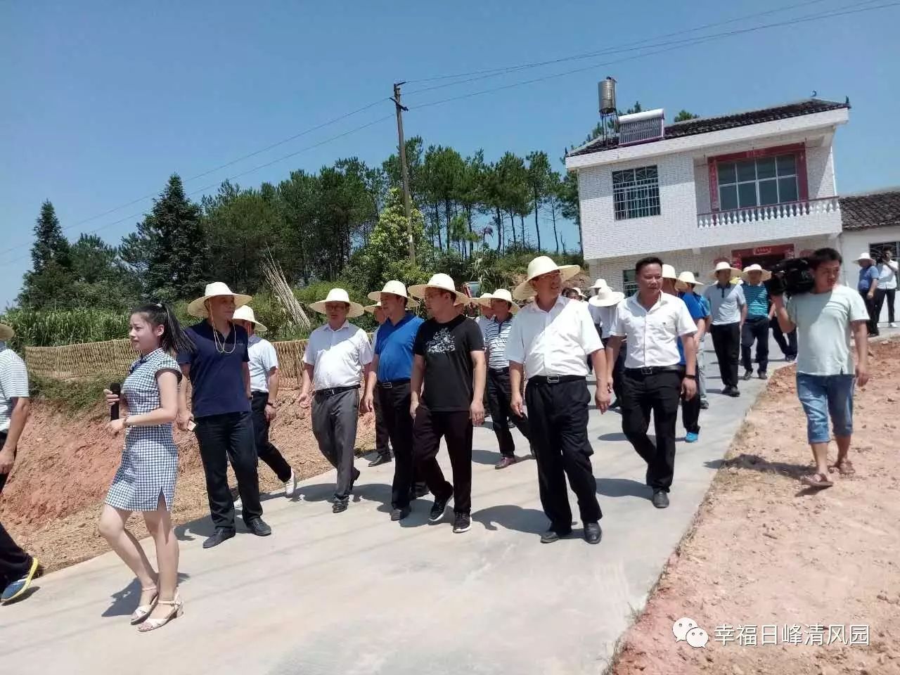 黎川县人民政府 乡镇动态 县四套班子领导莅临日峰镇视察新农村建设