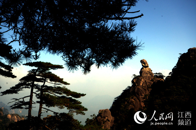 近几年，江西提出“像抓工业一样抓旅游”的发展思路，而“江西风景独好”更是成为一句耳熟能详的口号。在绿色崛起中，旅游业功不可没。